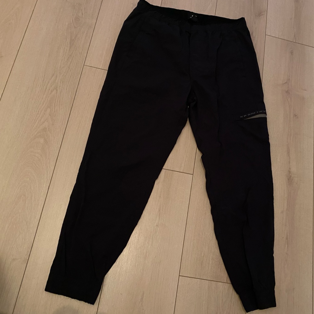 H&M regular fit black joggers. Sz large